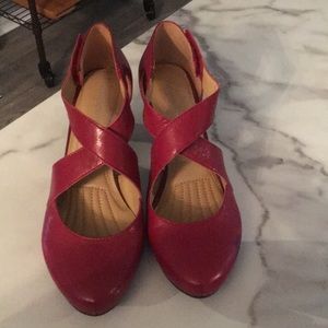 NWOB! Red leather Easy Spirit Heels